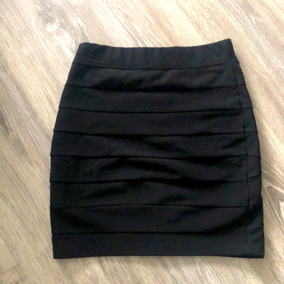 Cute Dynamite Skirt - Picture 2 of 3